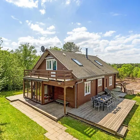 3 Bedroom Nice In Ferienhaus Højslev