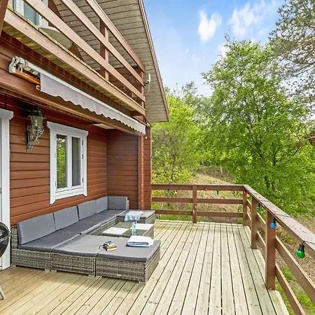 3 Bedroom Nice In Ferienhaus *