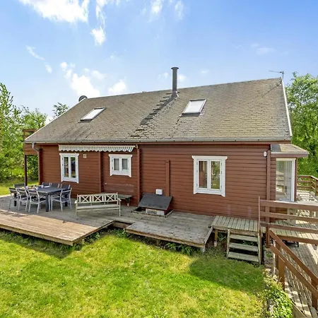 3 Bedroom Nice In Ferienhaus *