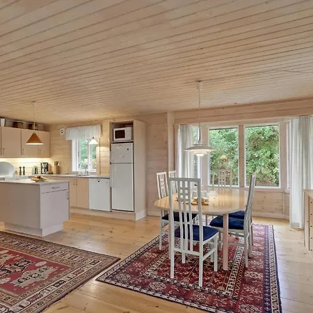 3 Bedroom Nice In Ferienhaus *
